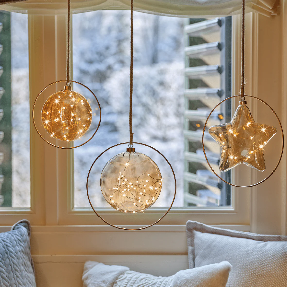 26cm Battery Operated Amber/Classic LED Star - Image 2