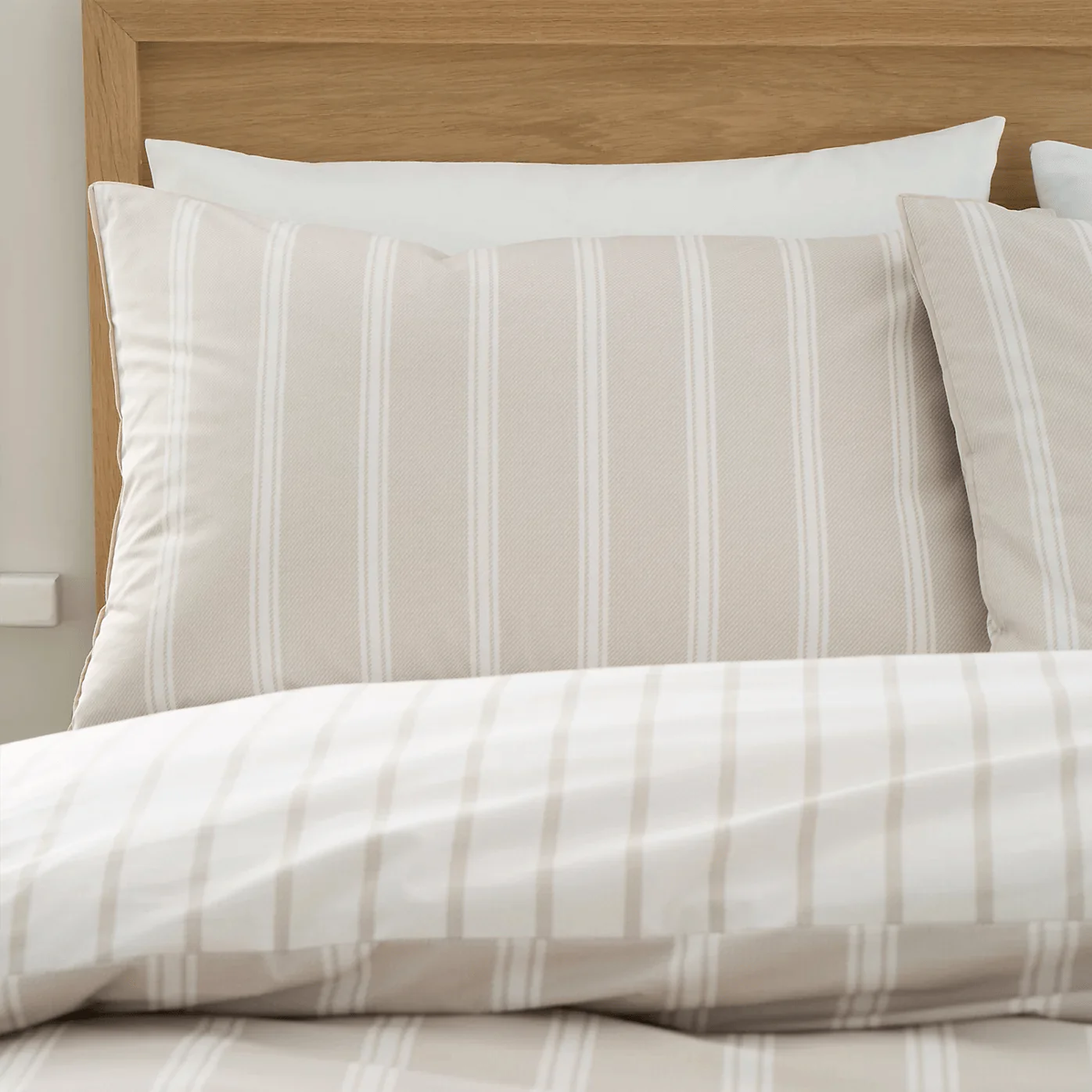 Bianca 200 Thread Count Ashford Stripe Natural Duvet Set - Kingsize - Image 4