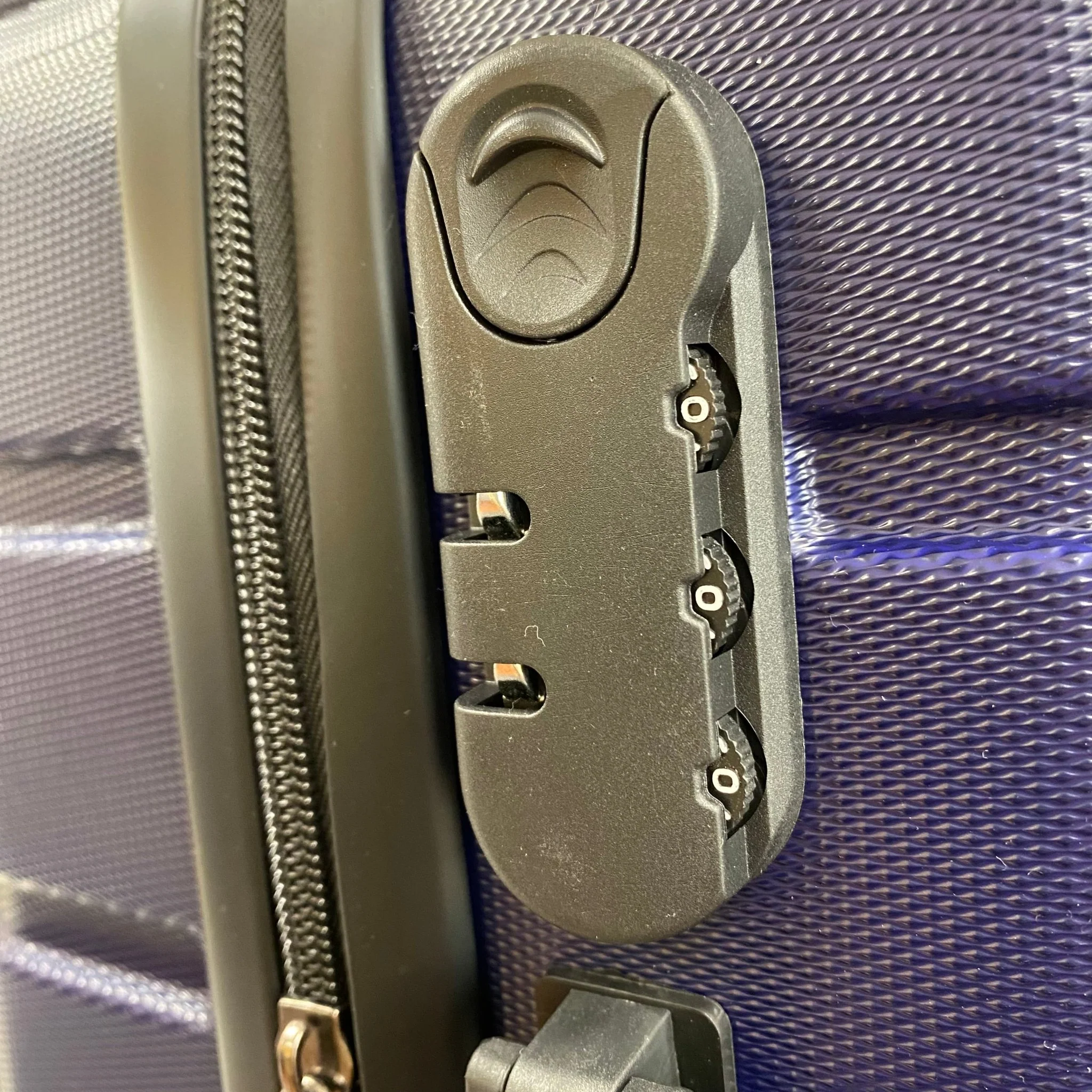 BordLite Cabin-sized Carry-On Suitcase Navy - Image 2
