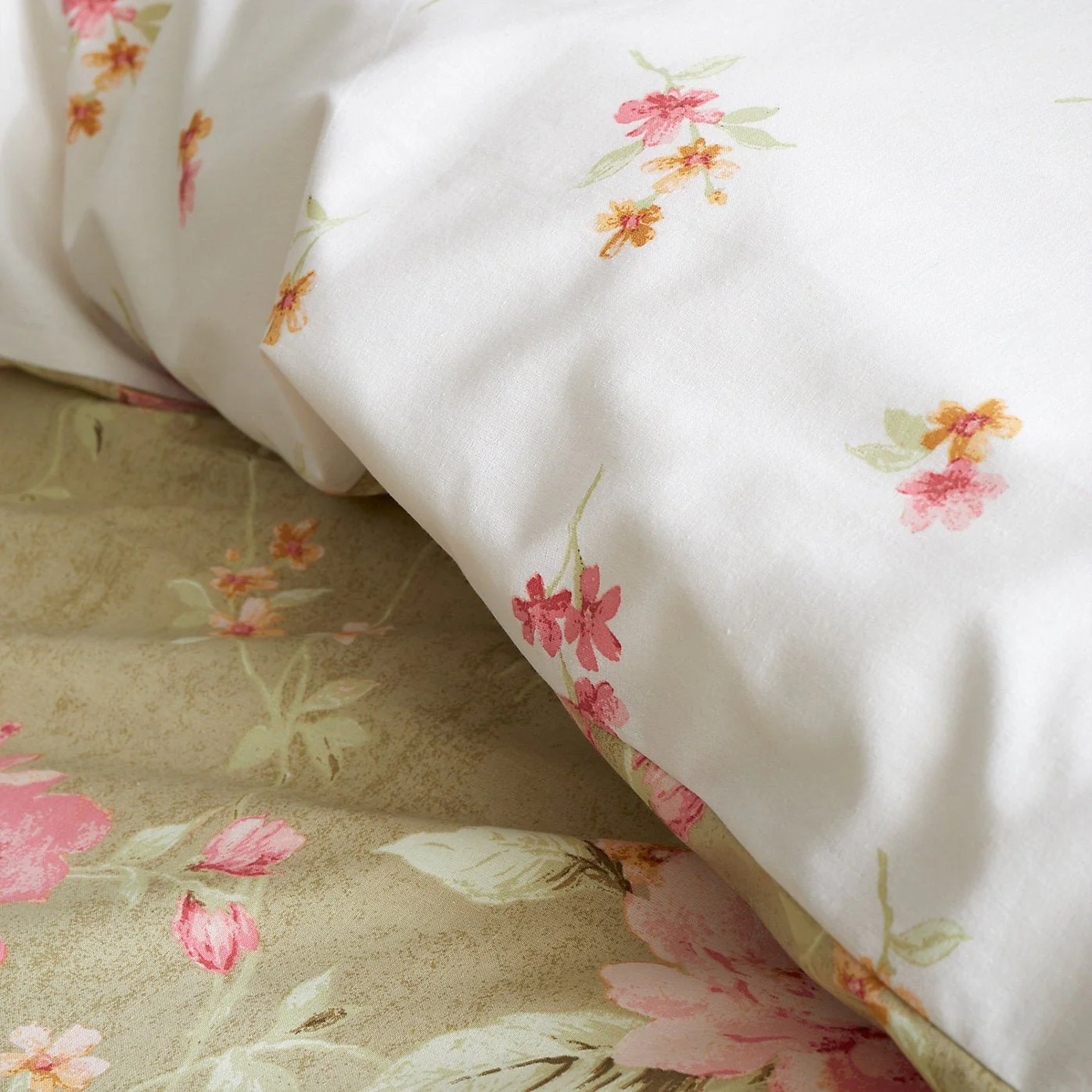Bridgerton by Catherine Lansfield – Penelope Floral Reversible Duvet Set Kingsize - Image 5