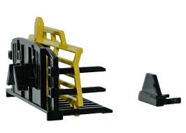 Britains 1:32 Britains Front Buckrake - Image 2