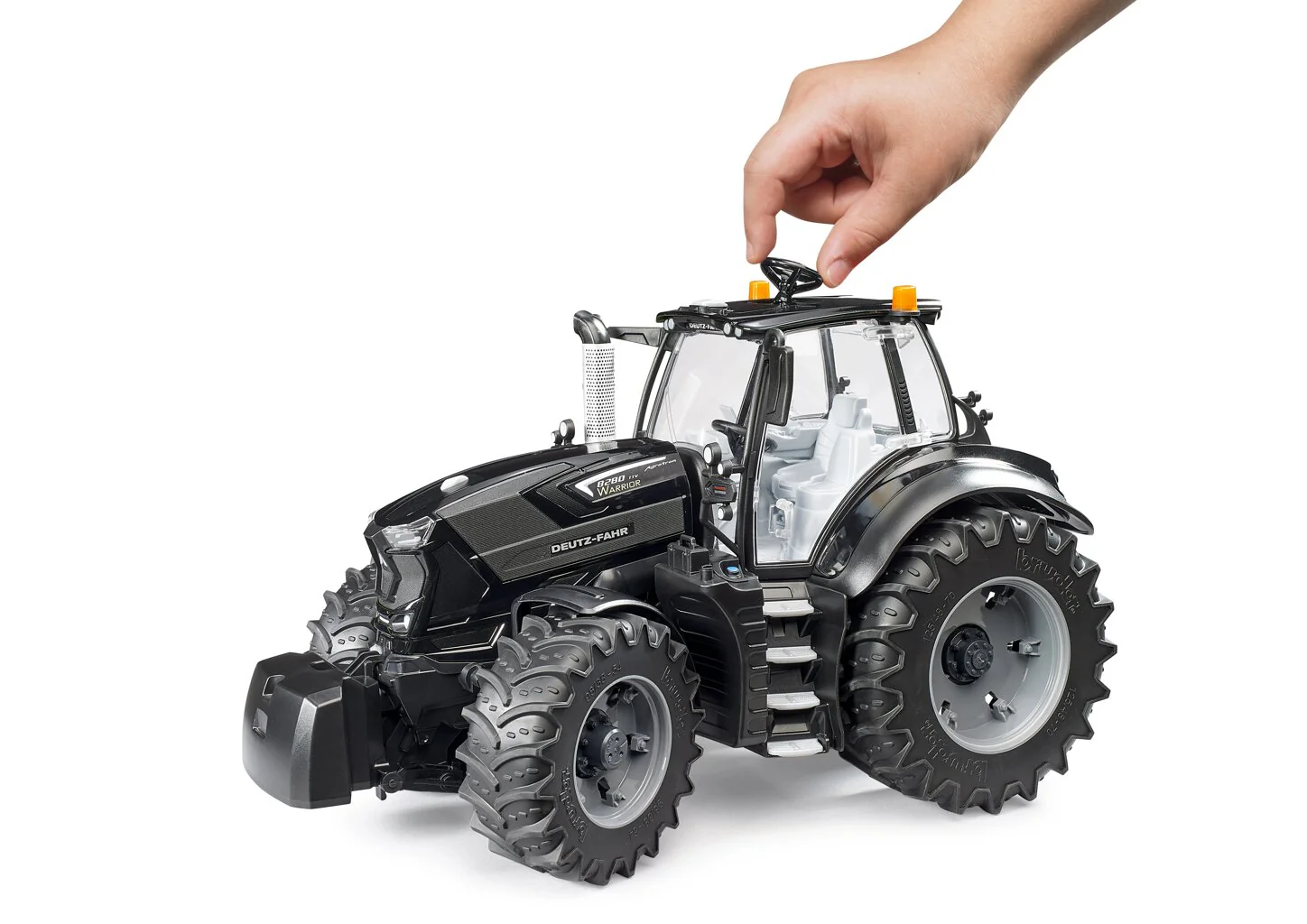 Bruder DEUTZ-FAHR 8280 TTV Warrior - Image 5