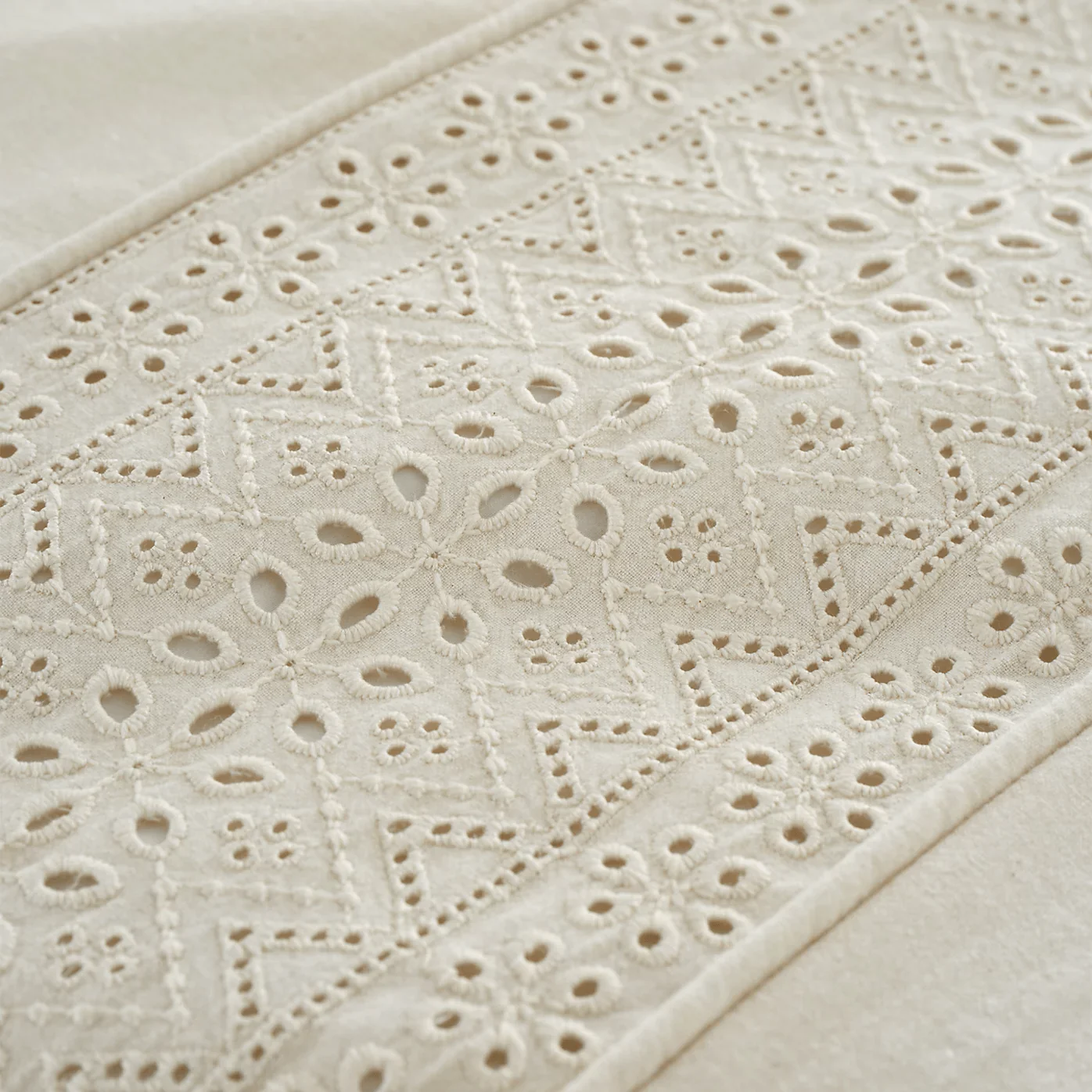 Catherine Lansfield Broderie Anglaise Cream Duvet Cover Set - Kingsize - Image 3