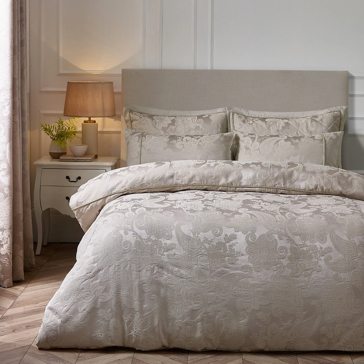 Catherine Lansfield Opulent Jacquard Duvet Set Champagne Gold - Kingsize