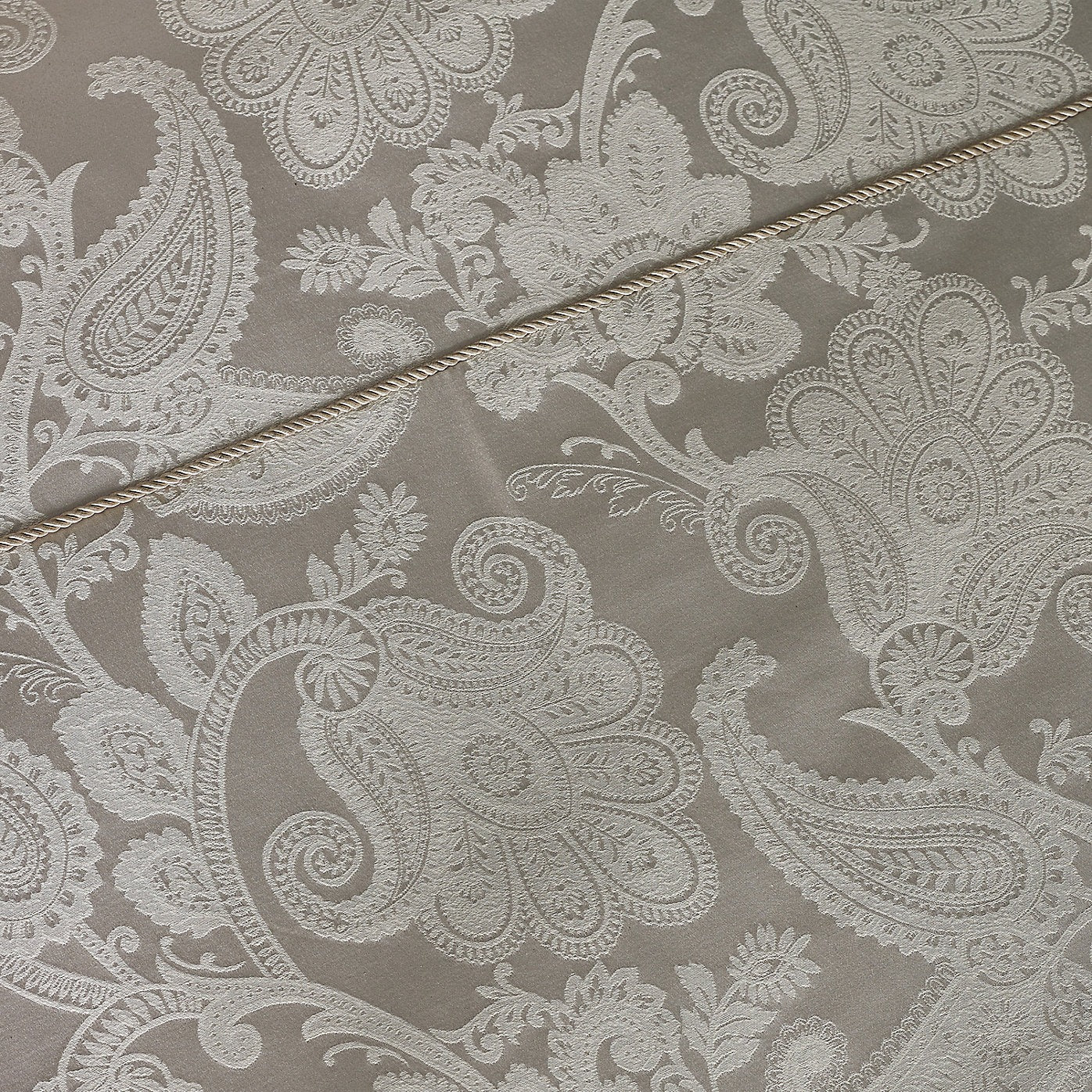 Catherine Lansfield Opulent Jacquard Duvet Set Champagne Gold - Kingsize - Image 3