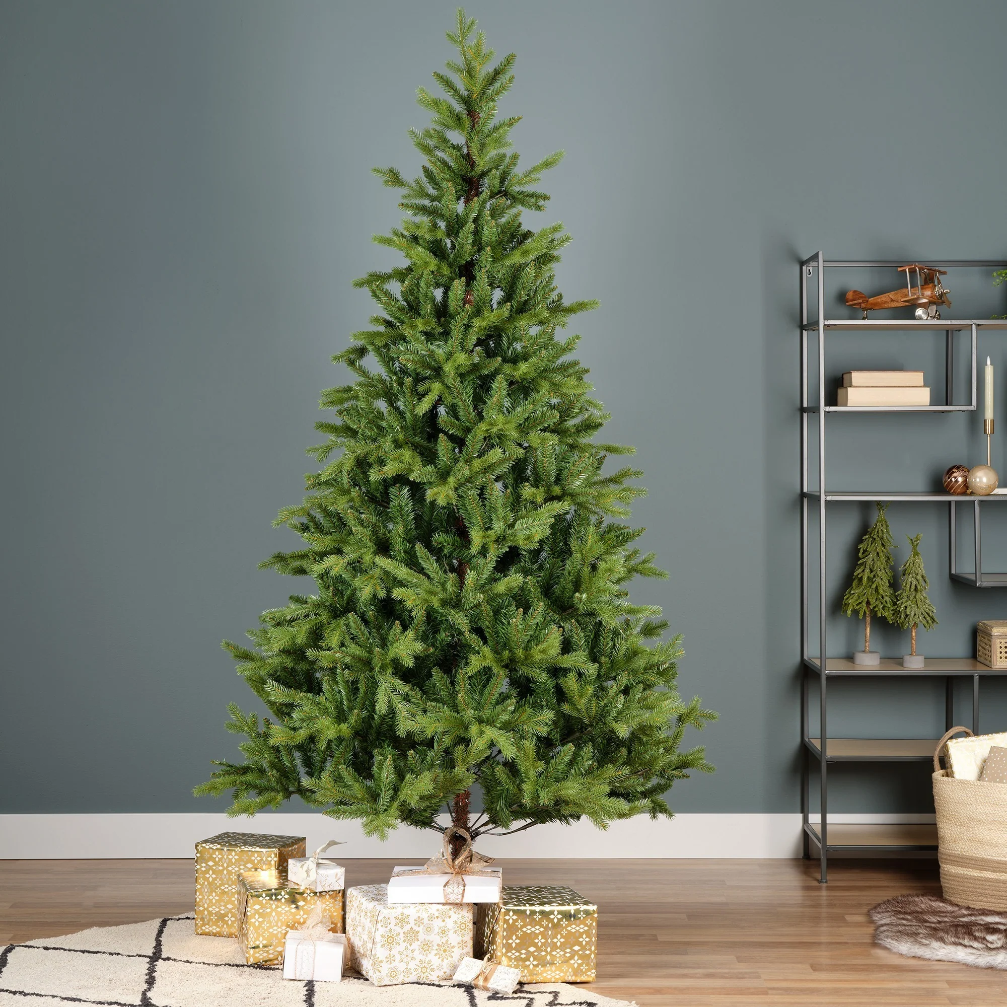 Everlands Allison Pine Artificial Christmas Tree 270cm (9ft) - Image 2