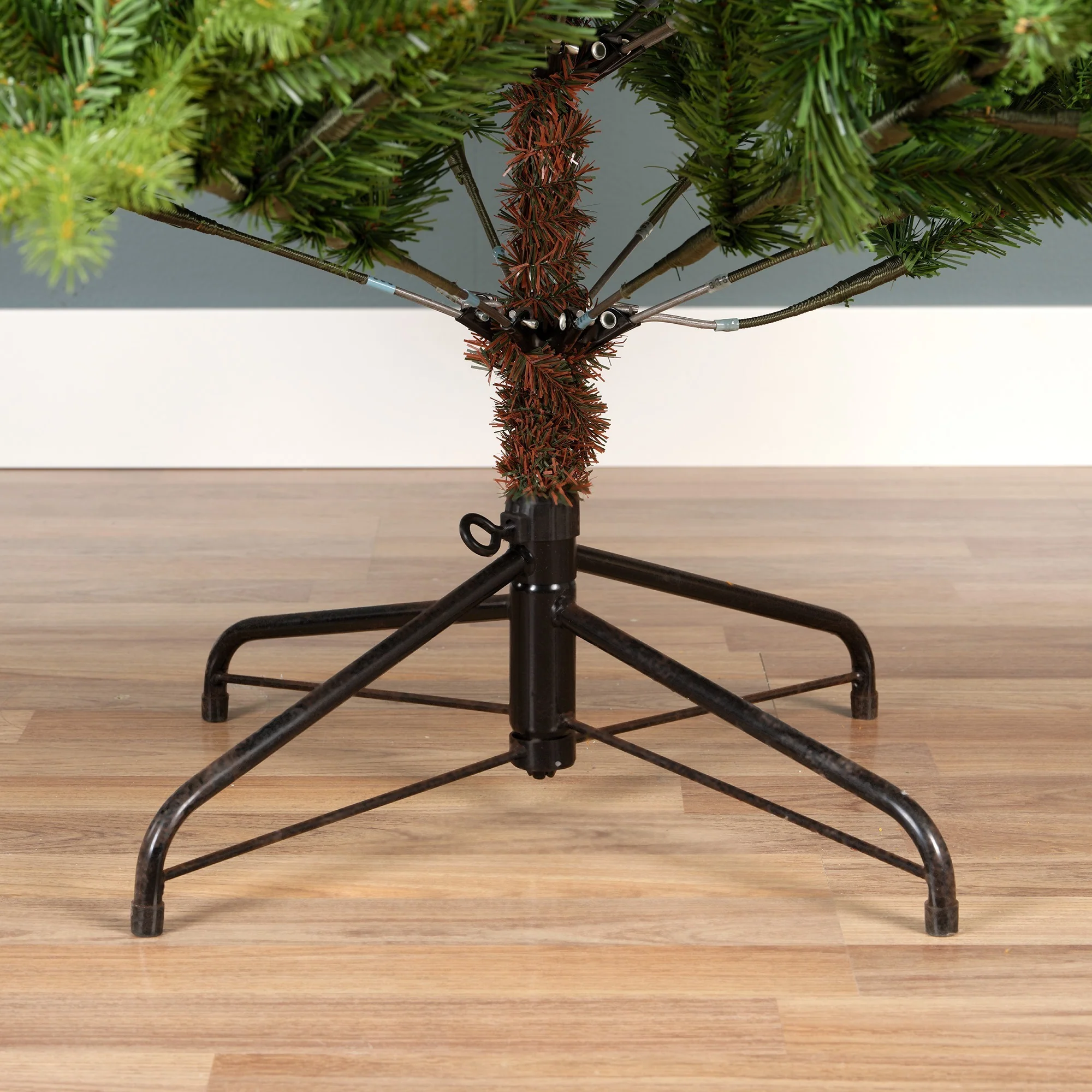 Everlands Allison Pine Artificial Christmas Tree 270cm (9ft) - Image 5