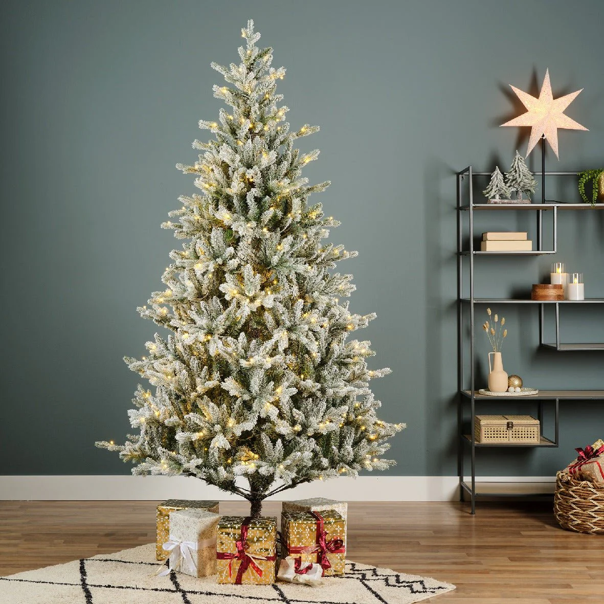 Everlands Allison Pine Snowy 430 LED Artificial Christmas Tree 210cm (7ft) - Image 2