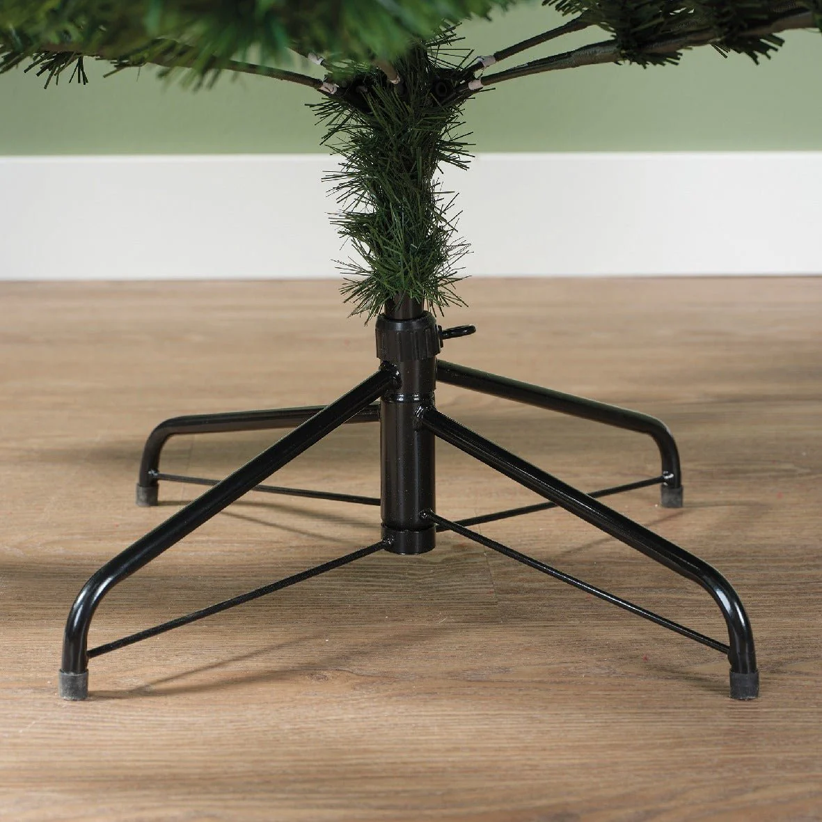 Everlands Greenwood Pine Artificial Christmas Tree 210cm (7ft) - Image 3