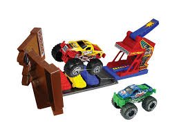 Express Wheels Monster Truck Stunt Play Set - Image 3