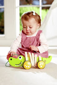 Hape Walk-A-Long Croc - Image 3