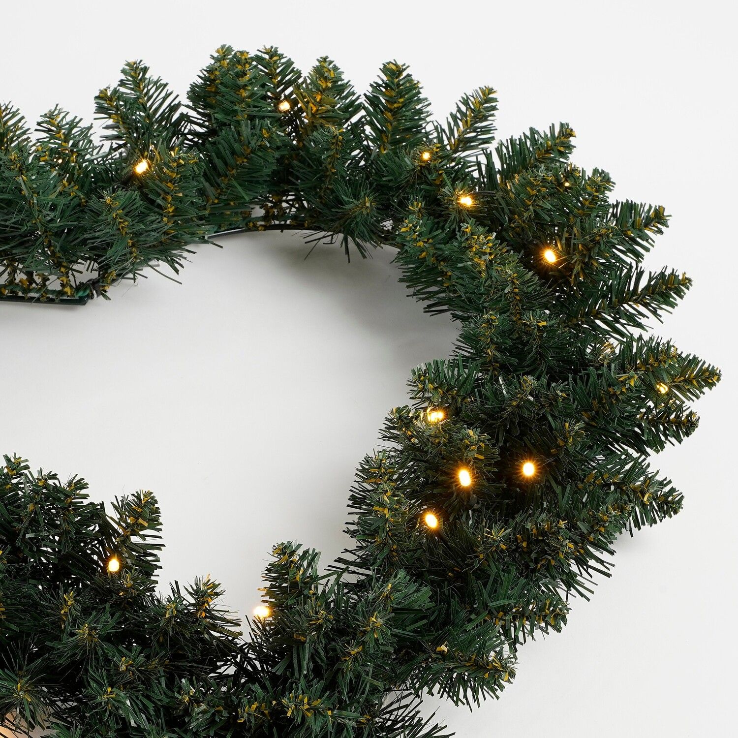 Heart Shaped Christmas Wreath 30 LED 180 Tips Battery Operated - h10 x d60cm - Image 4