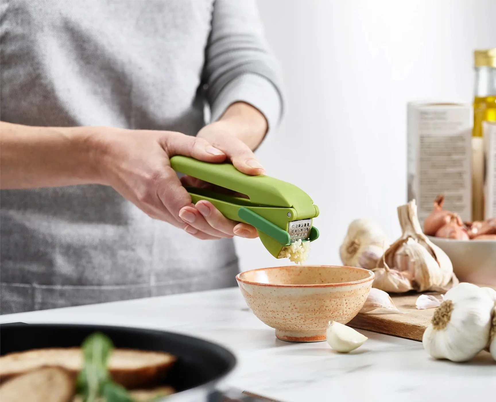 Joseph Joseph CleanForce™ Green Garlic Press - Image 4