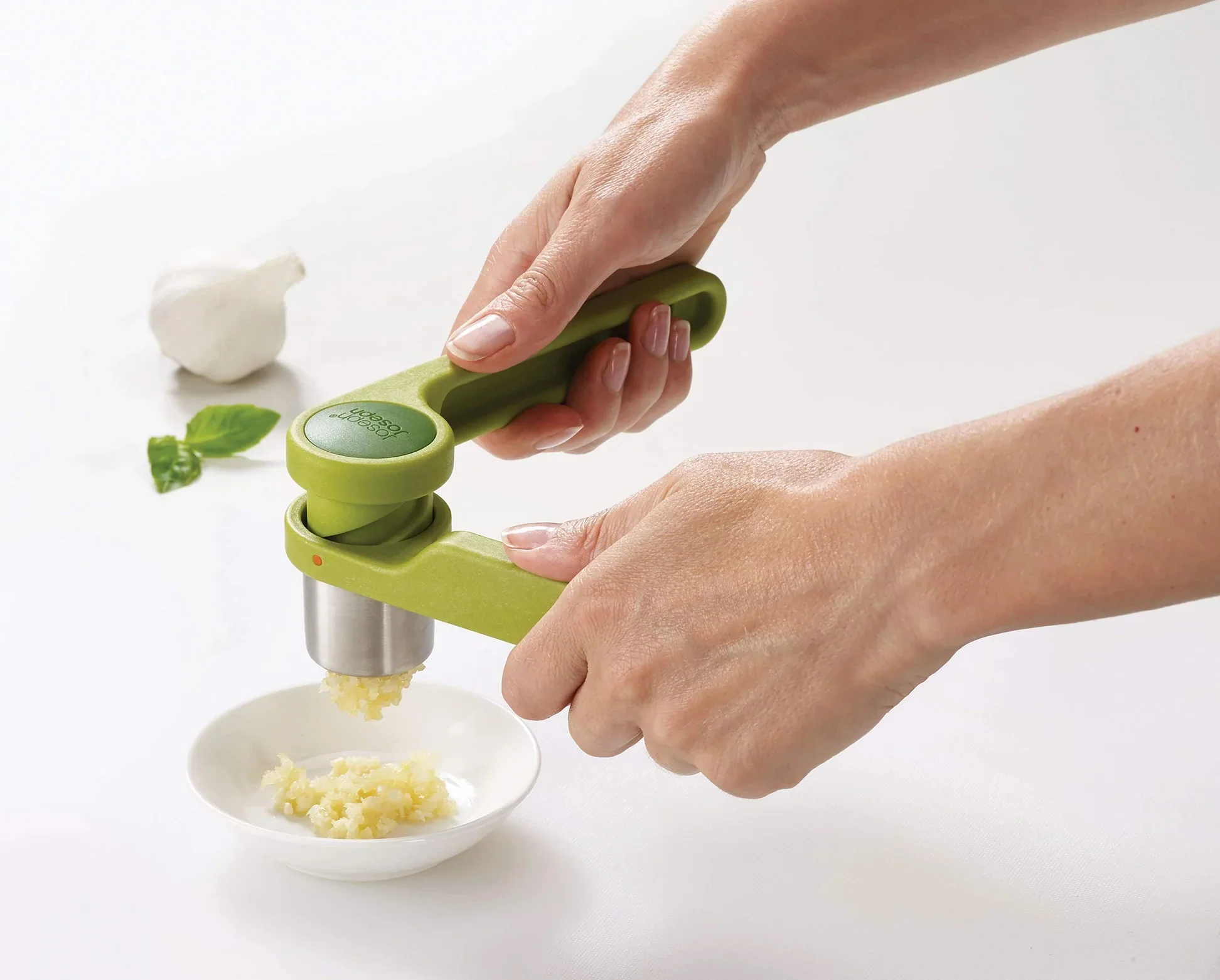 Joseph Joseph Helix Garlic Press - Image 3