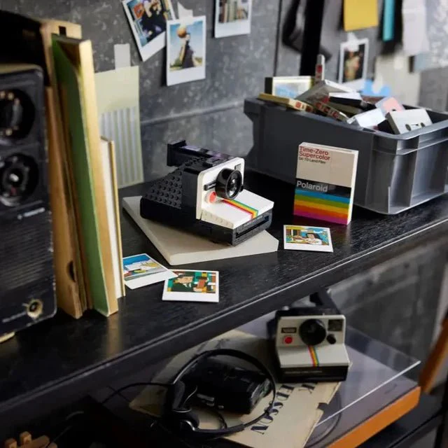 Lego 21345 Ideas Polaroid OneStep SX-70 Camera - Image 3