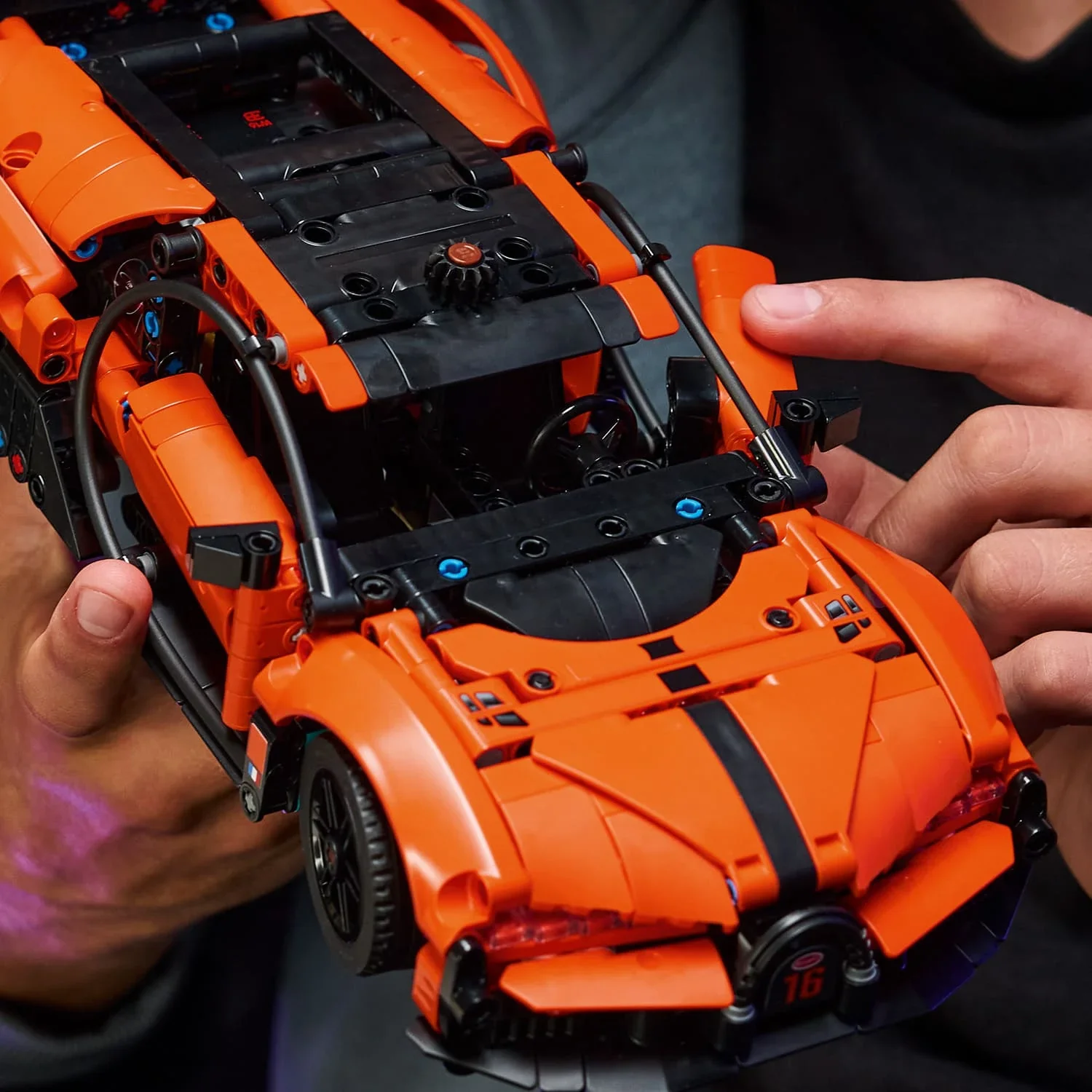 Lego 42222 Technic Bugatti Chiron Pur Sport Hyper Car - Image 2