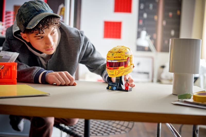 Lego 43022 Scuderia Ferrari HP Lewis Hamilton Helmet - Image 7