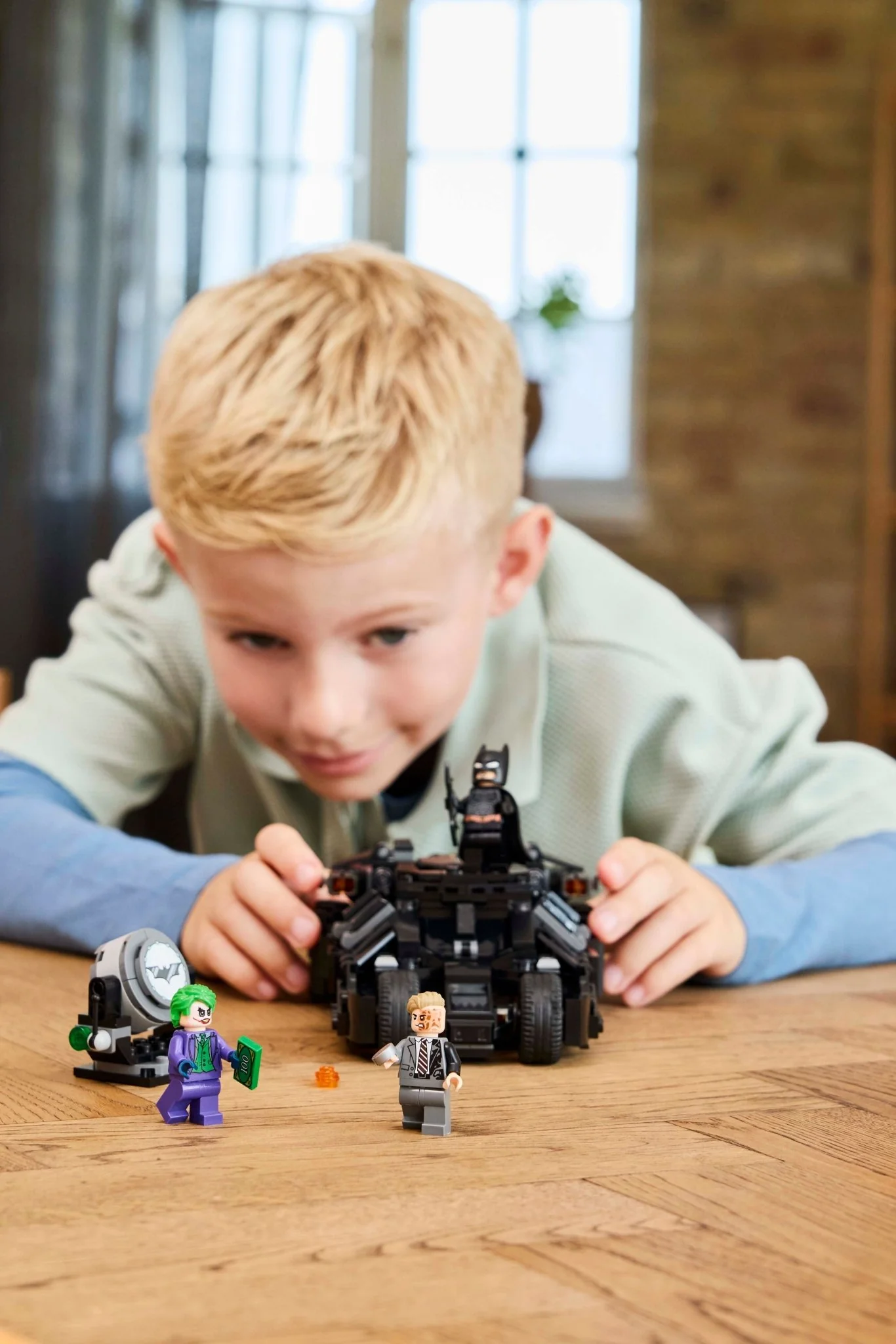 Lego 76303 Batman Tumbler vs. Two-Face & The Joker - Image 2