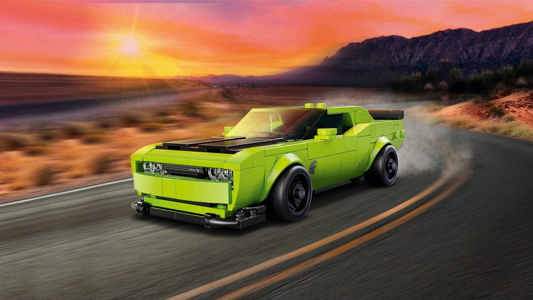 Lego 77237 Dodge Challenger SRT Hellcat Sports Car - Image 3