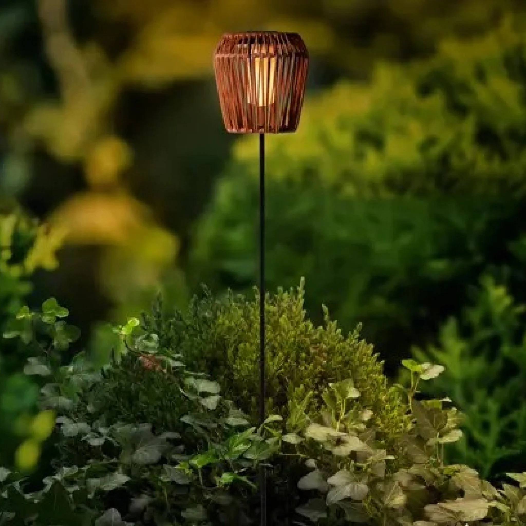 Lumineo Solar Wicker Garden Stake With Flame Effect – Terra