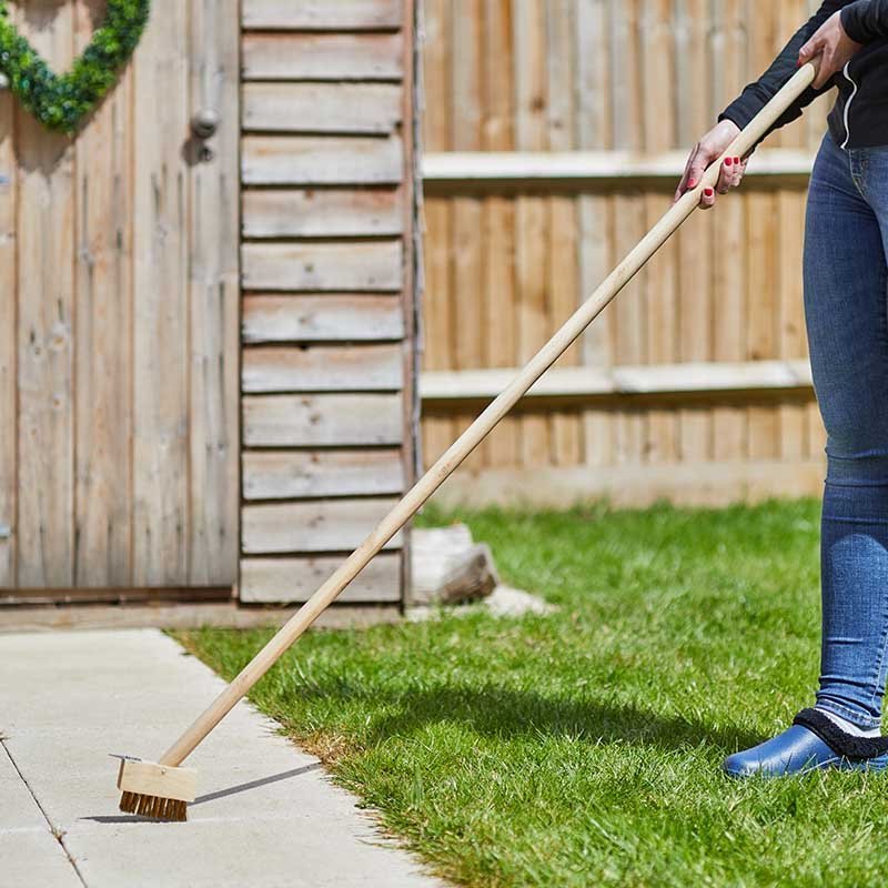 Patio Brush with Scraper & Spare Head – 140cm