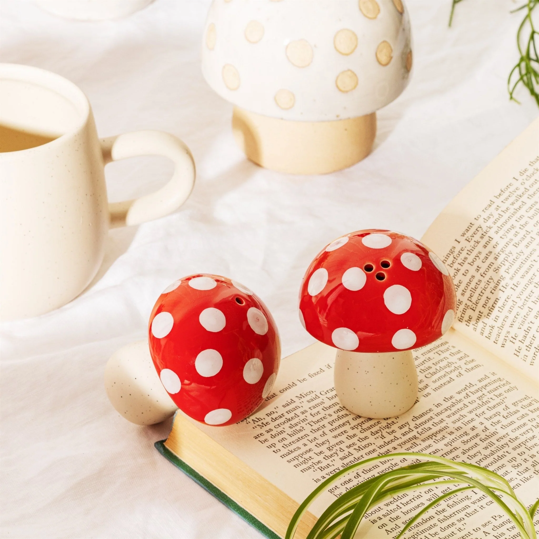 Red Mushroom Salt And Pepper Set - Image 3