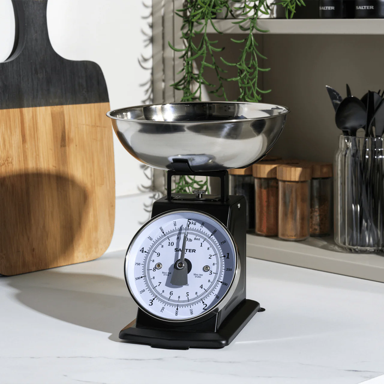 Salter Timeless Mechanical Kitchen Scale 5kg Capacity - Image 4