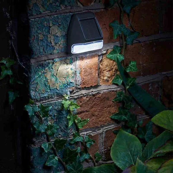 Solar Fence, Wall & Post 3 Lumen Light, 4 Pack - Image 2