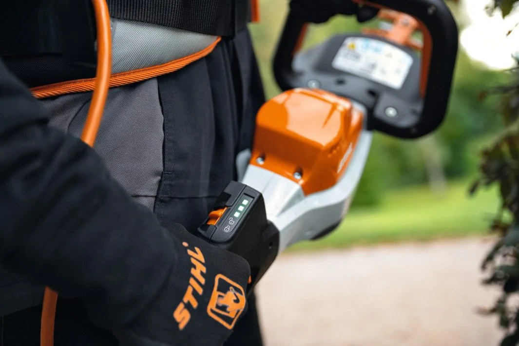 Stihl HSA 130.0 R 30" Cordless Hedge Cutter 48690113561 (Body Only) - Image 2