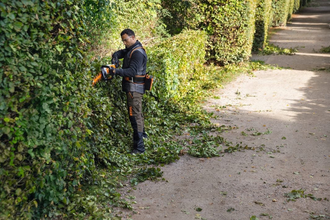 Stihl HSA 130.0 R 30" Cordless Hedge Cutter 48690113561 (Body Only) - Image 4