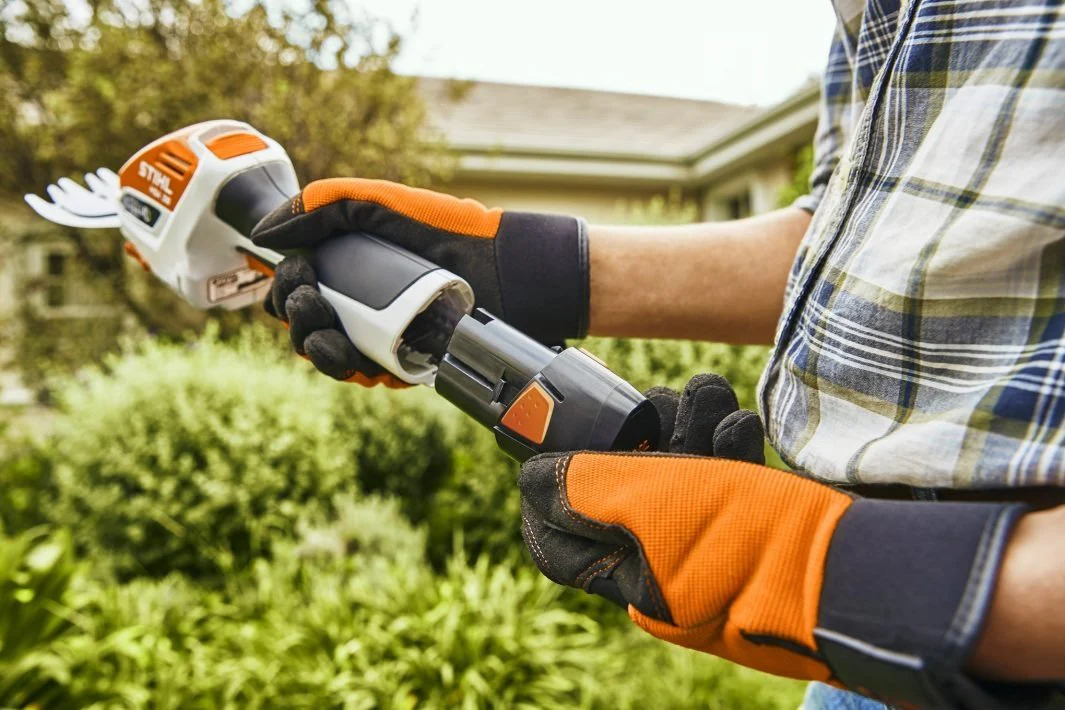 STIHL HSA 26 Cordless Shrub Shears Kit - Image 5