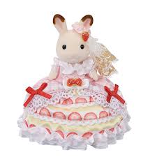 Sylvanian Families Freya's 40th Birthday Celebration Strawberry Cake Dress - Image 2