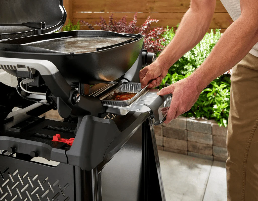 Weber Q2200N Gas Barbecue with Side Tables and Compact Stand - Image 7