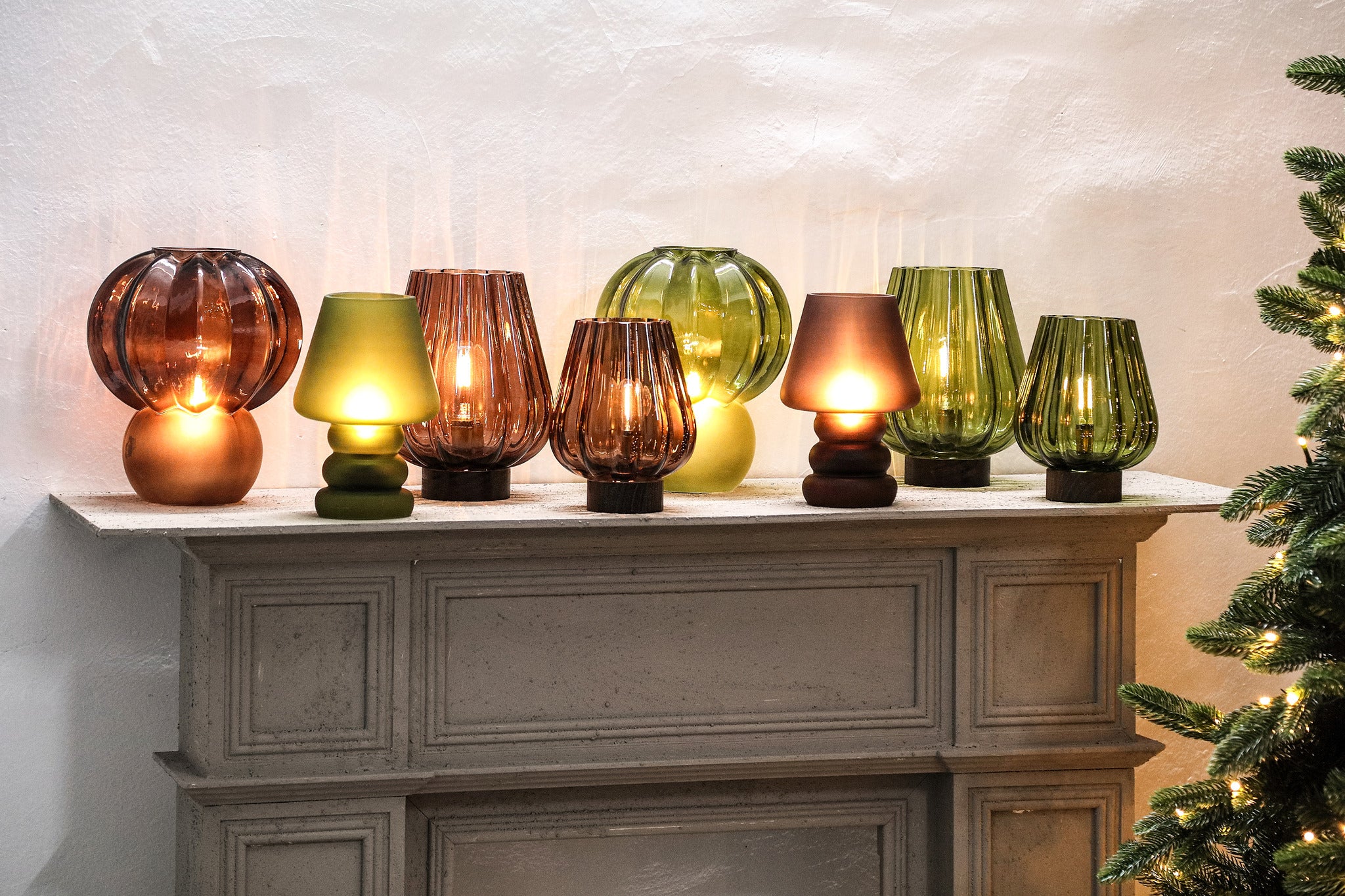 Zyon 17cm Green Glass Led Light Wood Base Battery Operated - Image 2